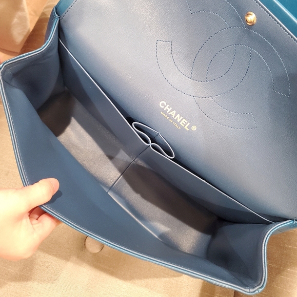 Chanel -- Classic Double Flap - Picture 16 of 16